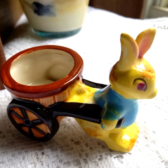 Rabbit egg holder with a wagon - Picture 1 of 9